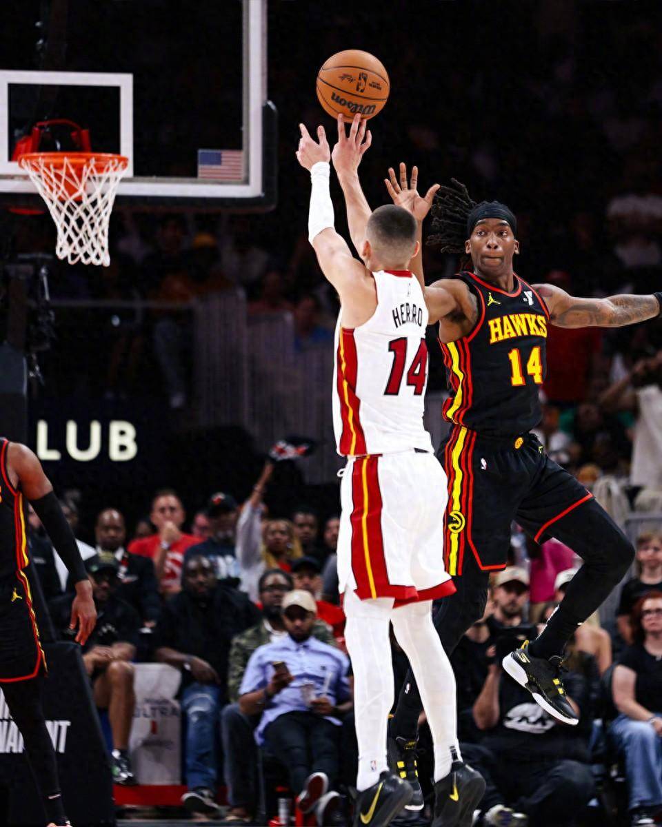 转折点！曼联绝杀压哨，NBA常规赛关键时刻攻防权衡，更衣室稳定，身体对抗强度拉满的简单介绍-爱游戏官方网站